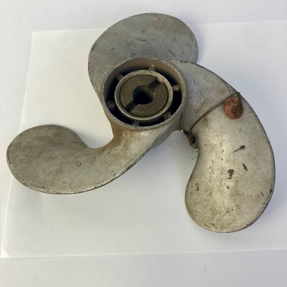 Vintage Outboard Motor Propeller 8" w/ Prop Nut 137 OMC? Johnson Evinrude - Picture 4 of 5